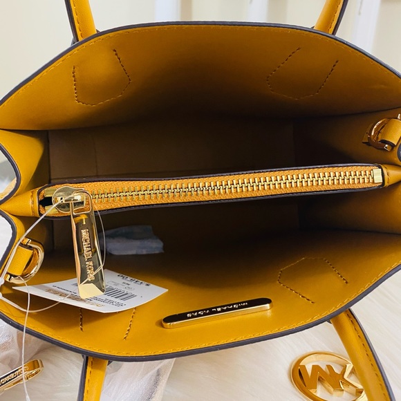 Michael Kors Mercer Medium Messenger Crossbody - Picture 7 of 15